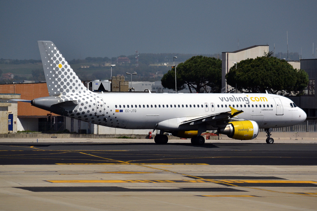 A320-214 Vueling Airlines EC-JTQ Rome_Fiumicino (FCO/LIRF) March_31_2015