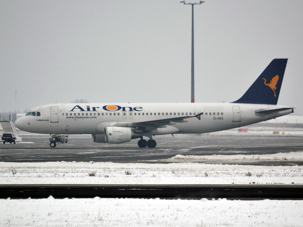 A320-216 Air One EI-DSX Prague_Ruzyne (PRG/LKPR) January_20_2013