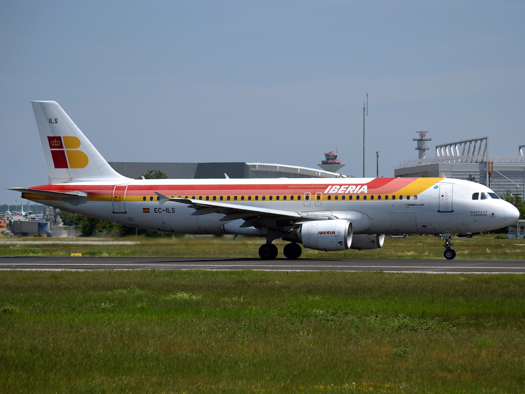 A320-214 Iberia EC-ILS Frankfurt_Main (FRA/EDDF) May_26_2012