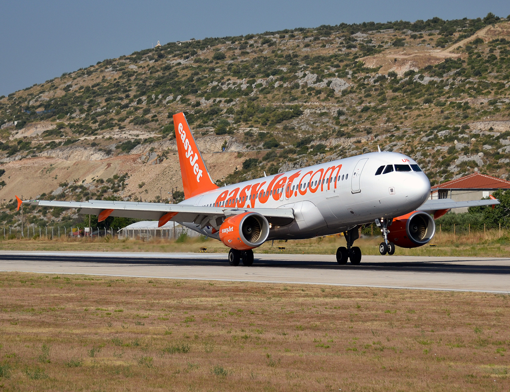 A320-214 EasyJet Airline G-EZUR Split_Resnik (SPU/LDSP) August_04_2012