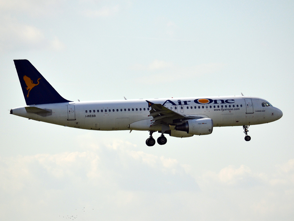 A320-214 Air One I-WEBB Prague_Ruzyne (PRG/LKPR) September_30_2012