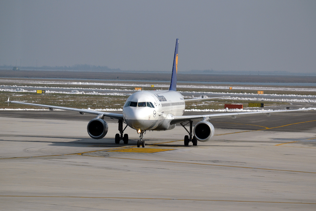 A320-211 Lufthansa D-AIQM Venice_Marco_Polo (VCE/LIPZ) February_15_2013