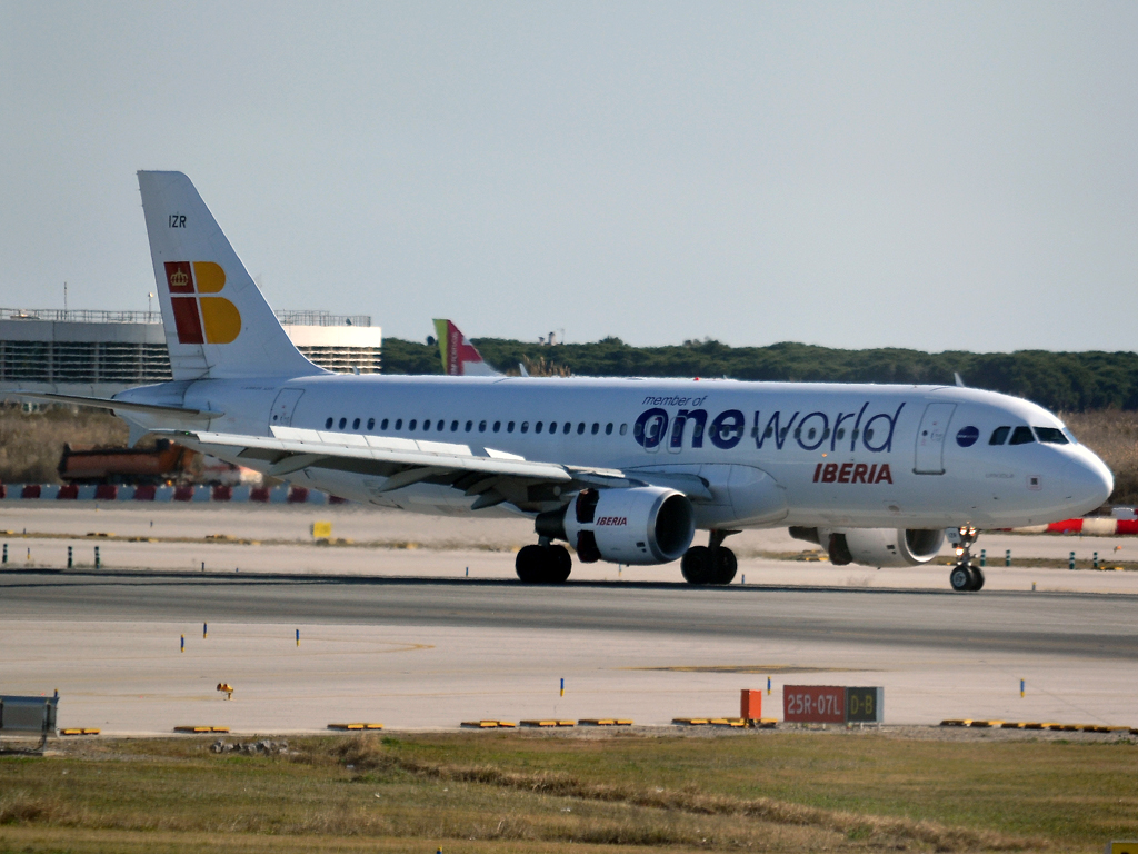 A320-214 Iberia EC-IZR Barcelona (BCN/LEBL) February_07_2012