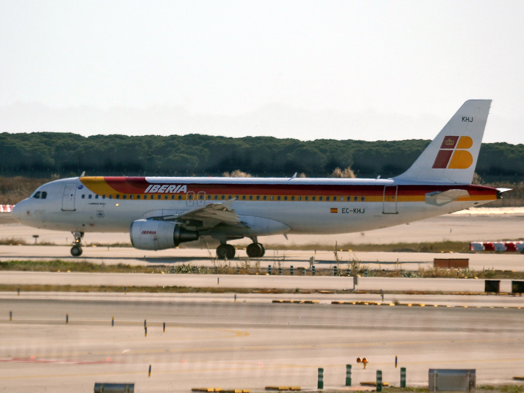 A320-214 Iberia EC-KHJ Barcelona (BCN/LEBL) February_07_2012