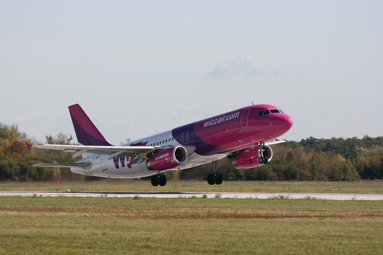 A320-232 Wizz Air Zagreb_Pleso October_5_2008