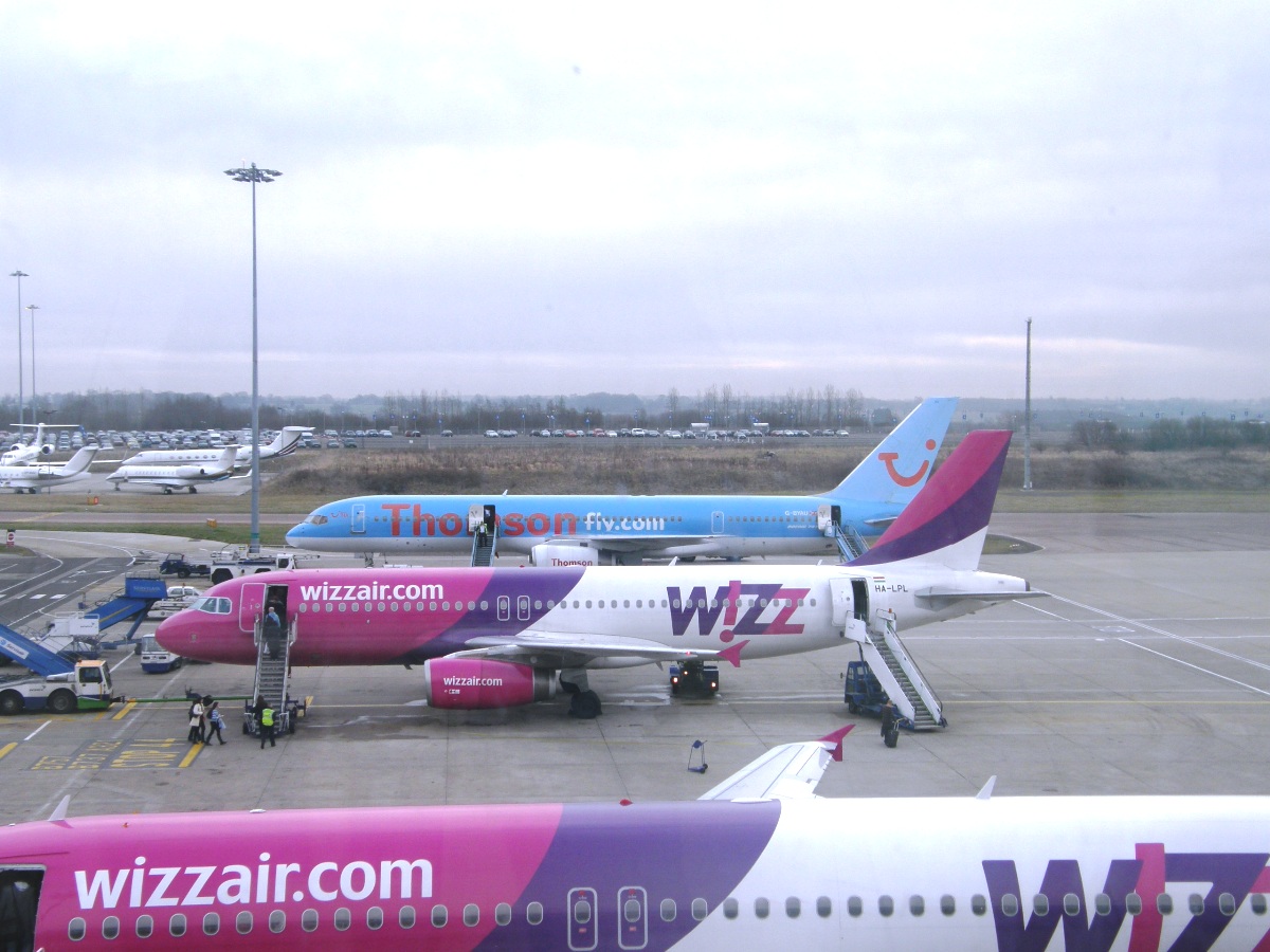 A320-232 Wizz Air HA-LPL London_Luton February_27_2009