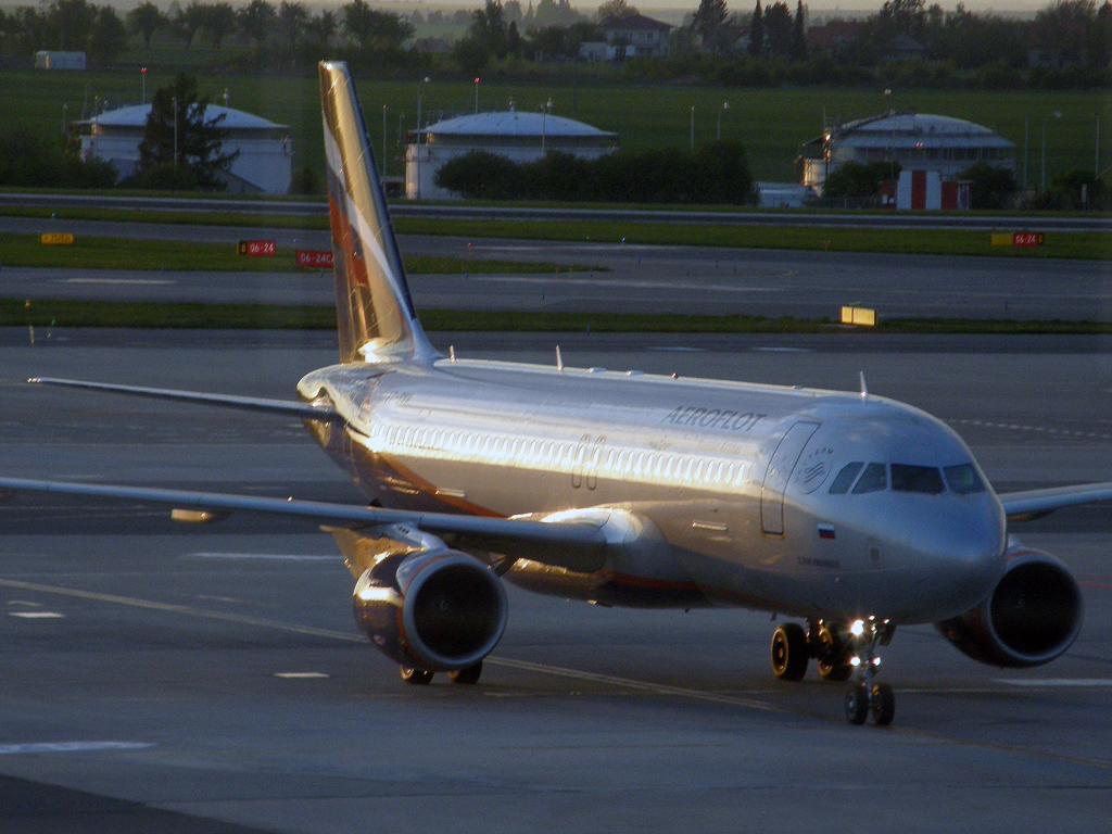 A320-214 Aeroflot Russian Airlines VP-BWM Prague_Ruzyne (PRG/LKPR) May_1_2011