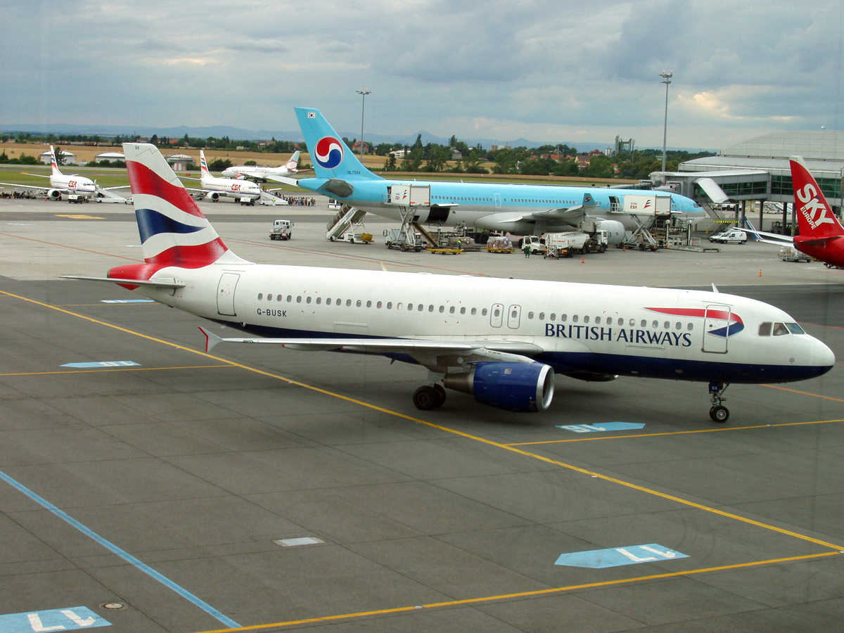 A320-211 British Airways G-BUSK Prague_Ruzyne June_30_2007