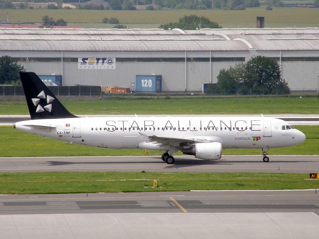 A320-214 TAP Portugal CS-TNP Prague_Ruzyne July_02_2009