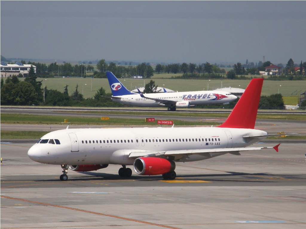 A320-231 Amsterdam Airlines PH-AAX Prague_Ruzyne July_03_2010