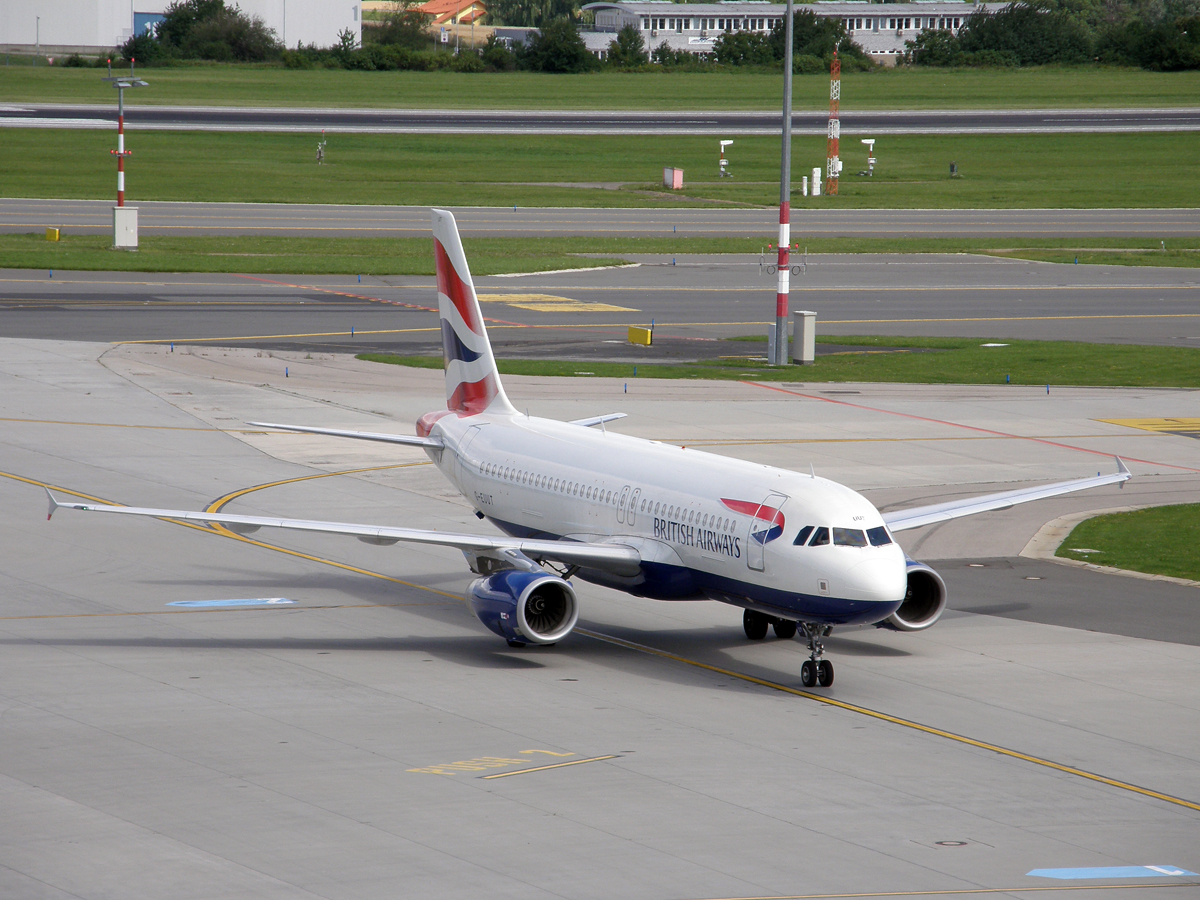 A320-232 British Airways G-EUUT Prague_Ruzyne July_25_2009