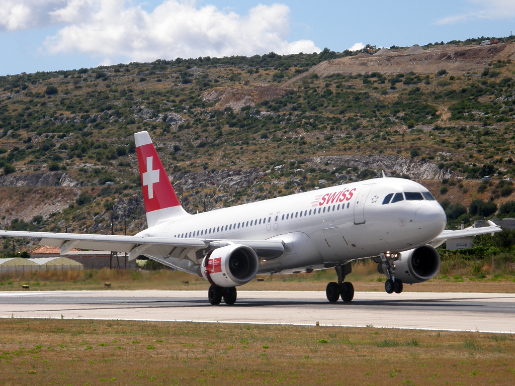 A320-214 Swiss International Air Lines HB-IJK Split_Resnik (SPU/LDSP) August_7_2010