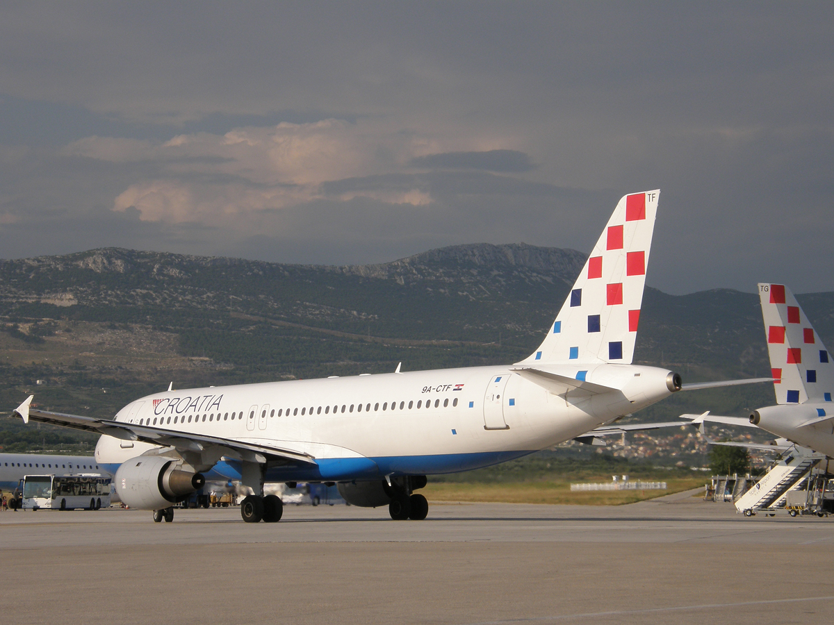 A320-212 Croatia Airlines 9A-CTF Split_Resnik (SPU/LDSP) August_08_2009