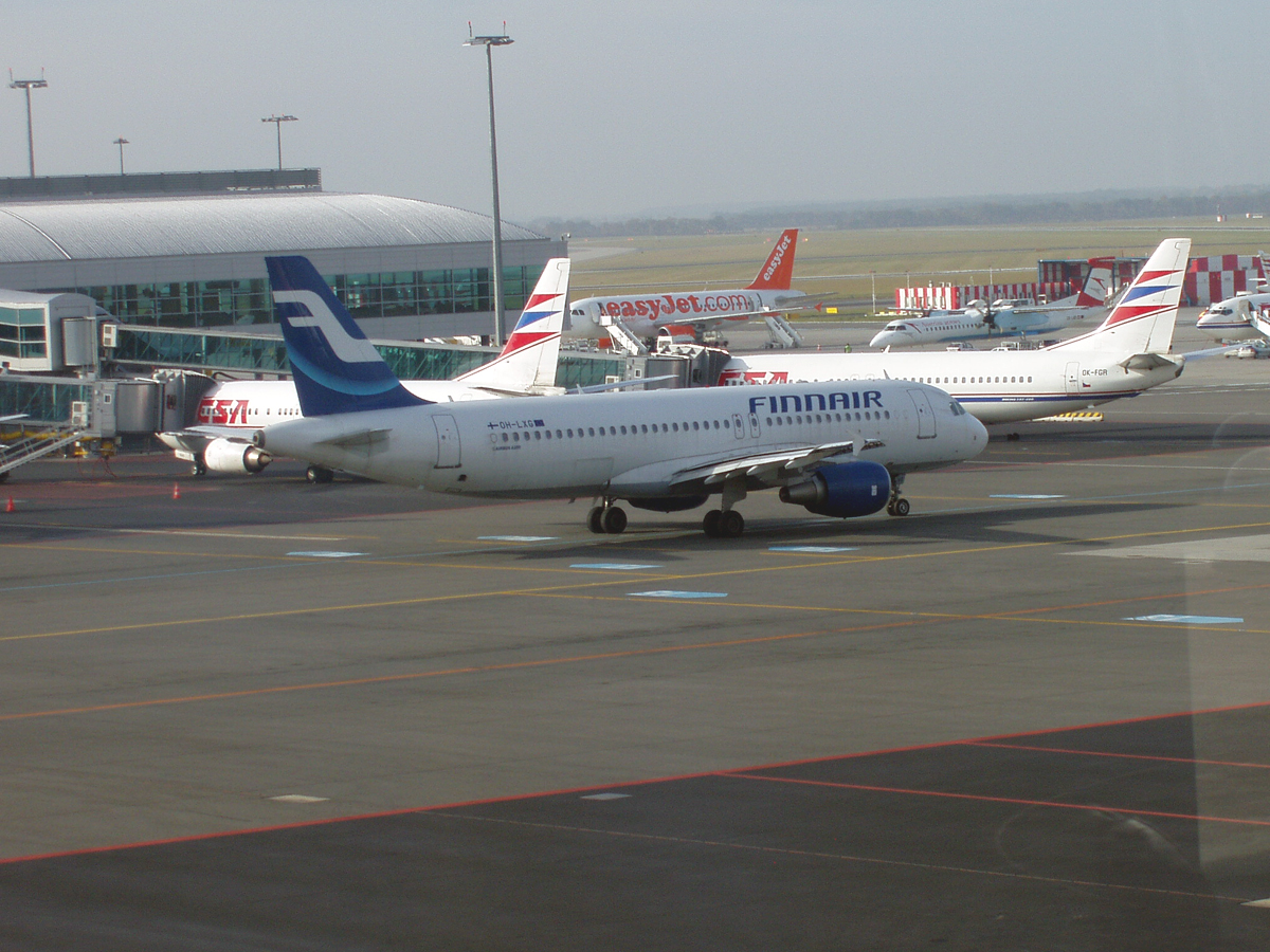 A320-214 Finnair OH-LXG Prague_Ruzyne October_26_2006