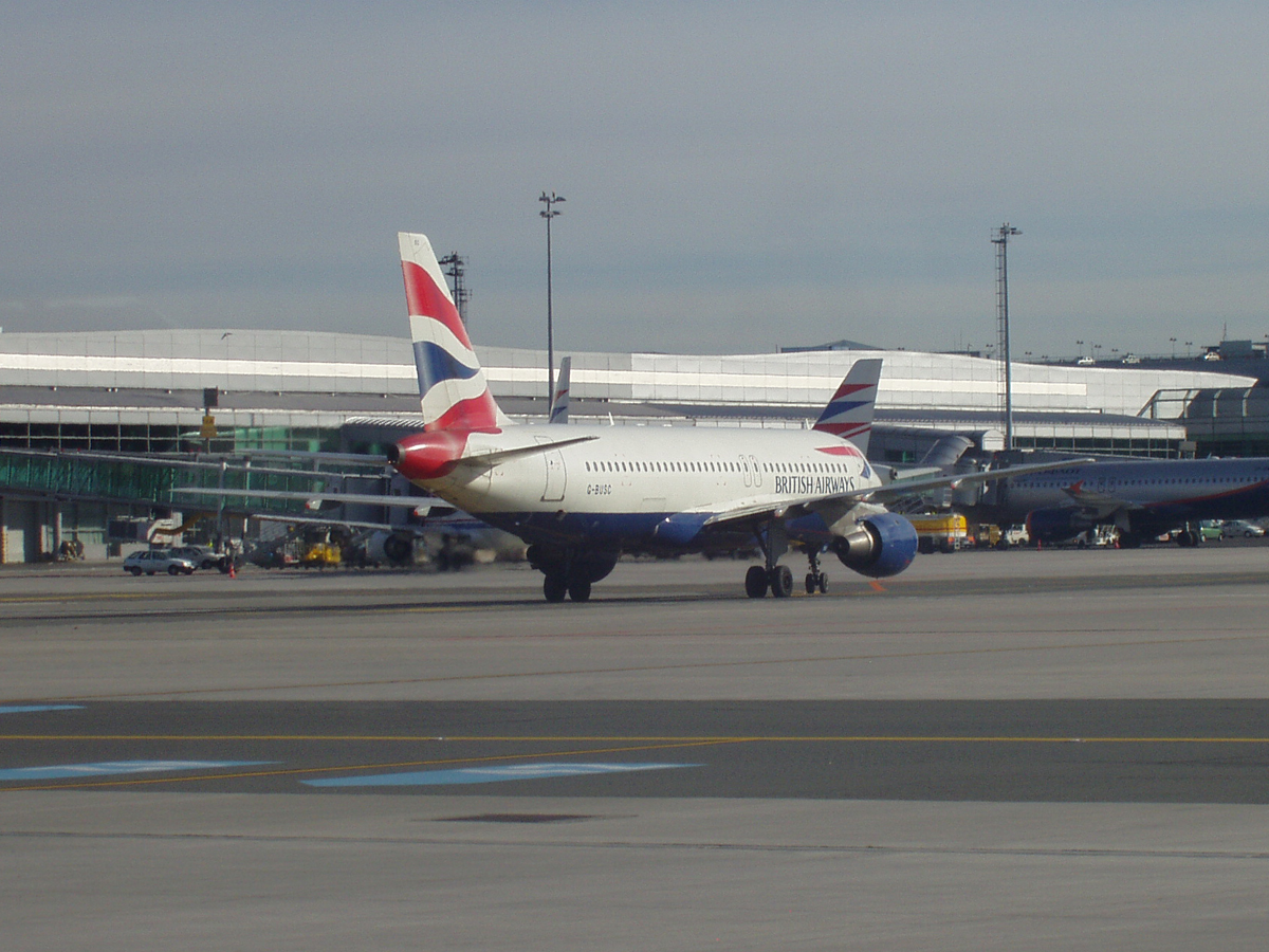 A320-111 British Airways G-BUSC Prague_Ruzyne October_30_2006