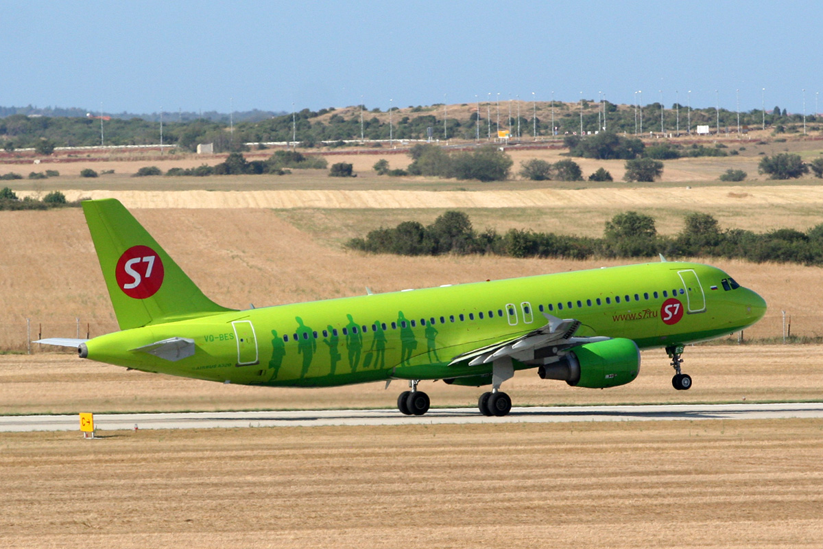 A320-214 S7 Airlines VQ-BES Pula (LDPL/PUY) July_14_2012