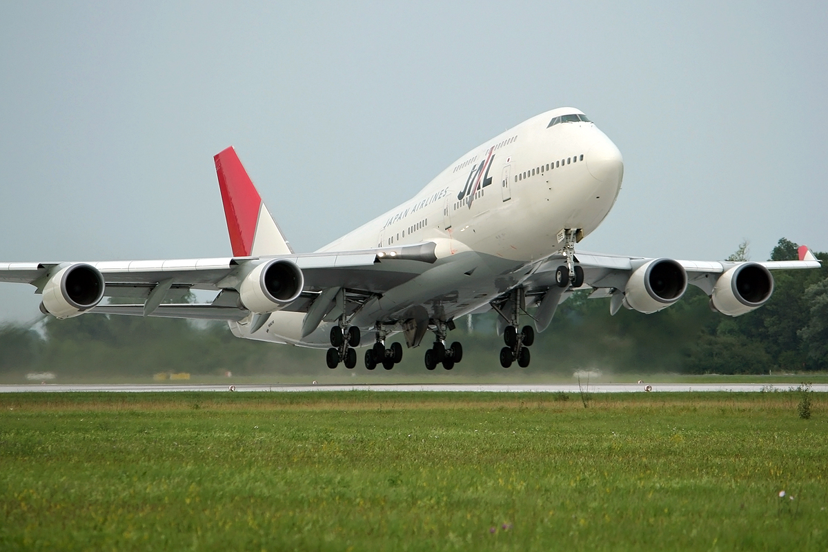 B747-446 Japan Airlines - JAL JA8085 Zagreb_Pleso August_15_2008