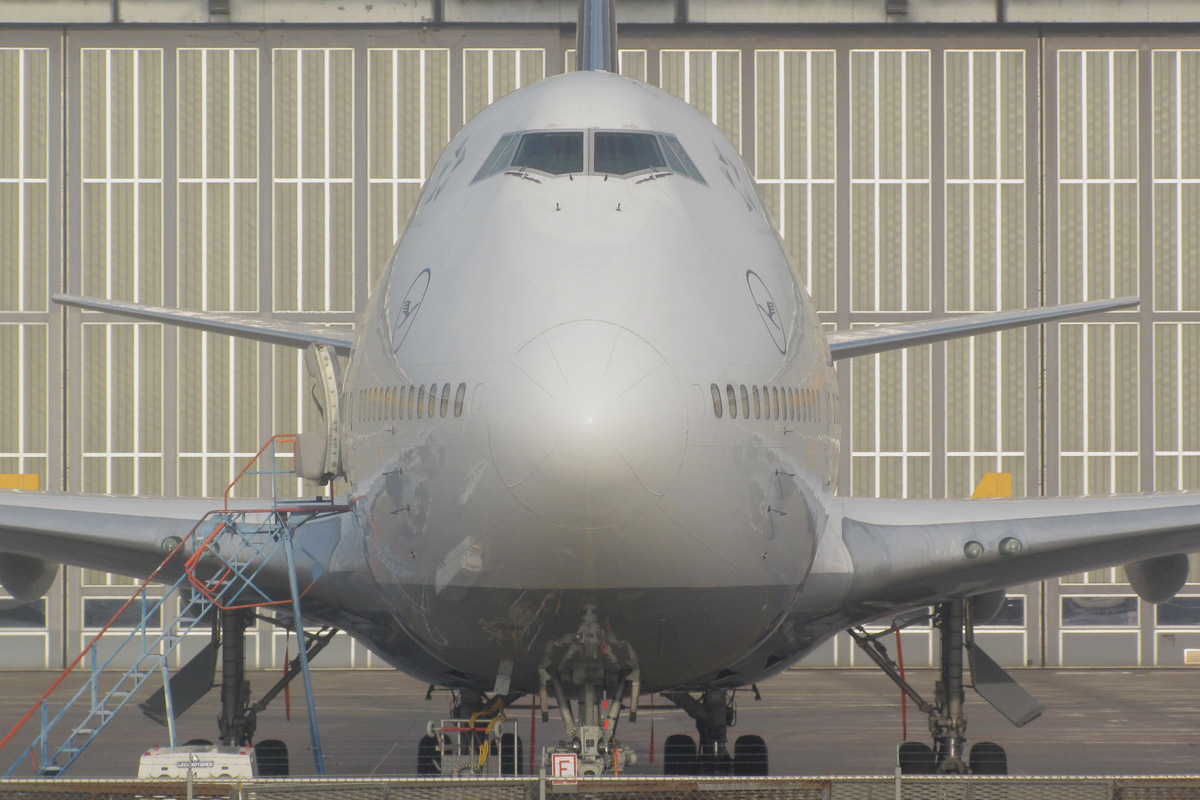 B747-430 Lufthansa Frankfurt_Main 21_November_2009