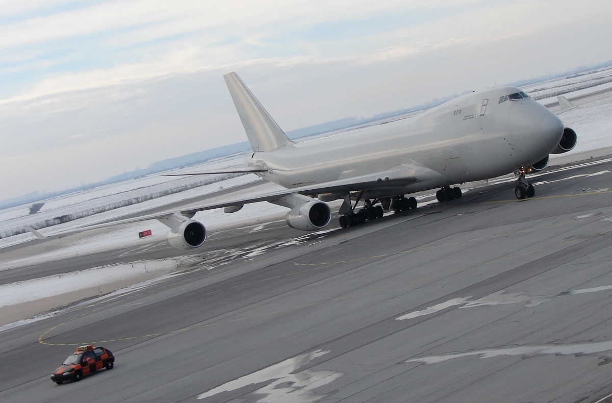 B747-4R7F/SCD Slik Way Airlines (Cargolux) LX-PCV Osijek_Klisa December_22_2009