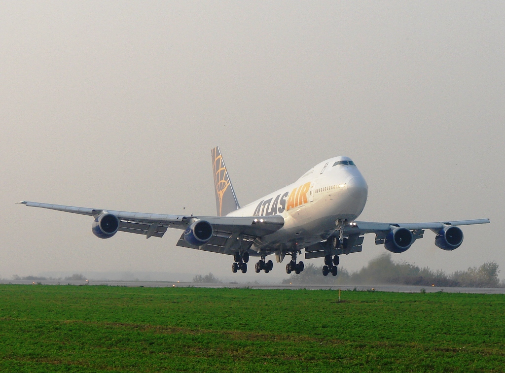 B747-2D7B(SF) Atlas Air N524MC Osijek_Klisa October_15_2008