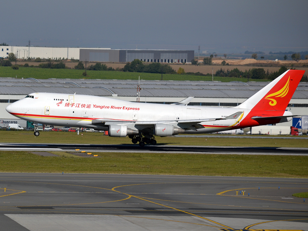 B747-481/BDSF Yangtze River Express B-2432 Prague_Ruzyne (PRG/LKPR) October_2_2011