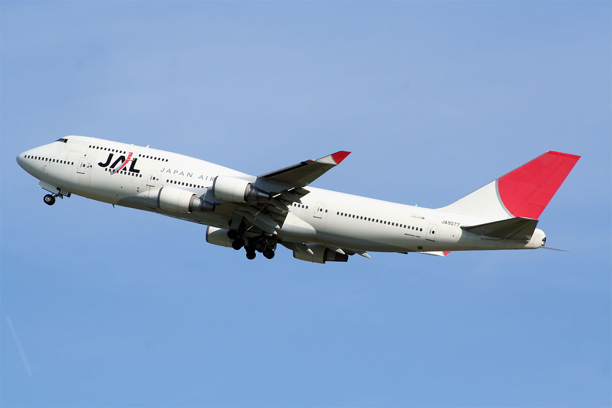 B747-446 Japan Airlines - JAL JA8077 Zagreb_Pleso August_15_2009