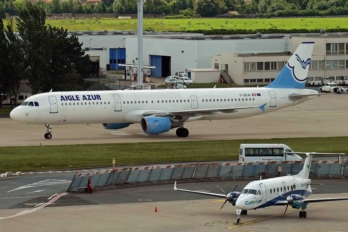 A321-211 Aigle Azur F-HCAI Paris_Orly June_25_2007