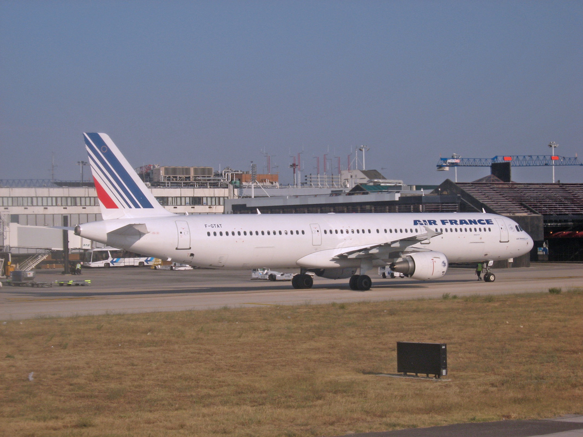 A321-211 Air_France F-GTAT Lisbon_Portela August_14_2009