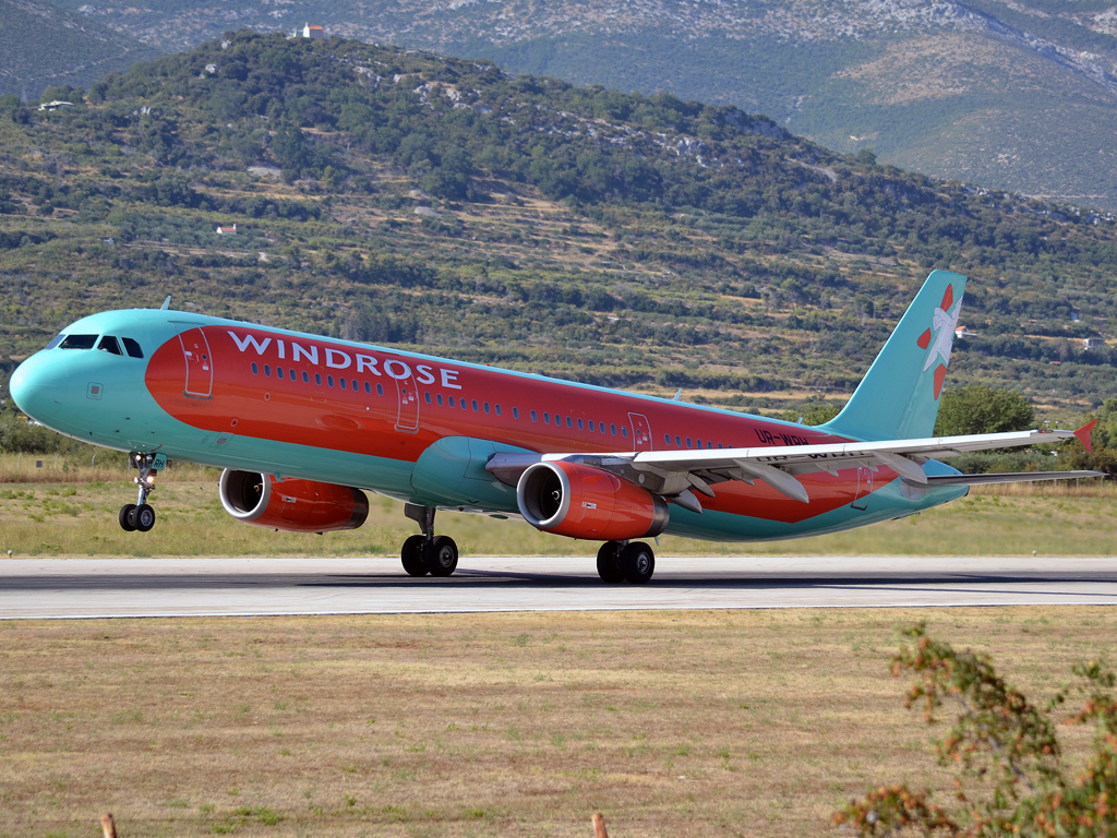 A321-231 Windrose Airlines UR-WRH Split_Resnik (SPU/LDSP) August_04_2012