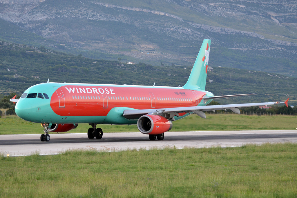 A321-231 Wind Rose Aviation UR-WRH Split_Resnik (SPU/LDSP) August_6_2011