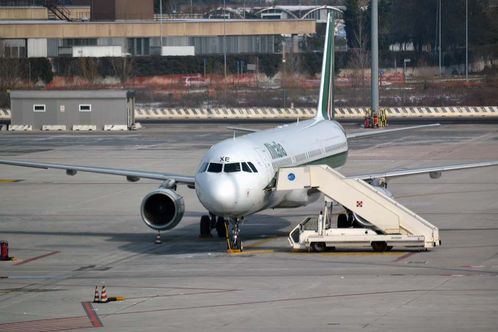 A321-112 Alitalia I-BIXE Venice_Marco_Polo (VCE/LIPZ) February_15_2013