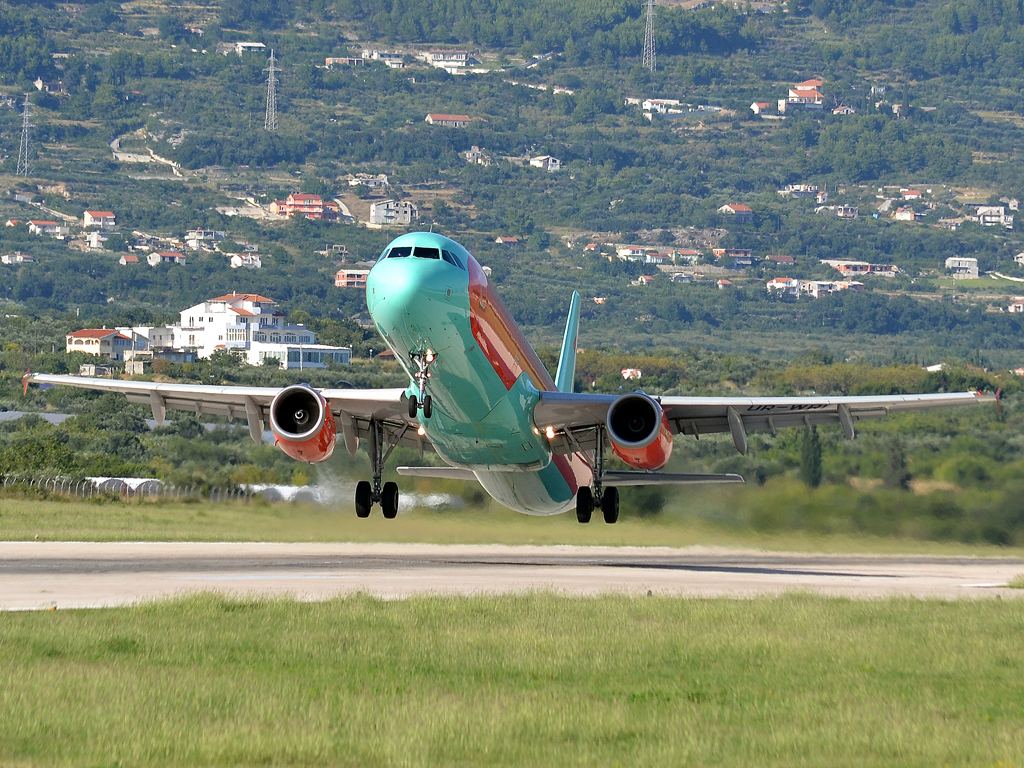 A321-231 Wind Rose Aviation UR-WRI Split_Resnik (SPU/LDSP) August_6_2011