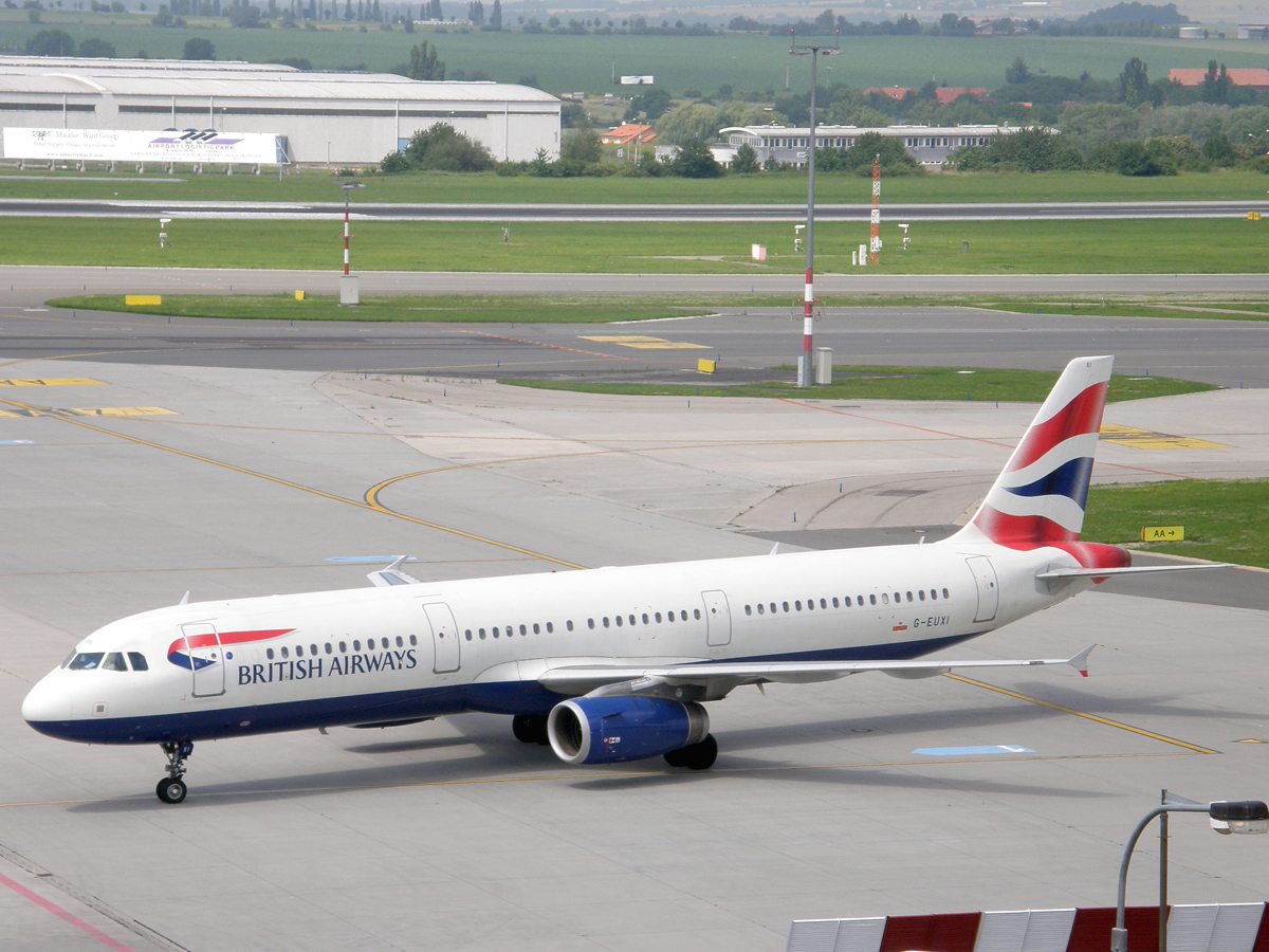 A321-231 British Airways G-EUXI Prague_Ruzyne July_02_2009