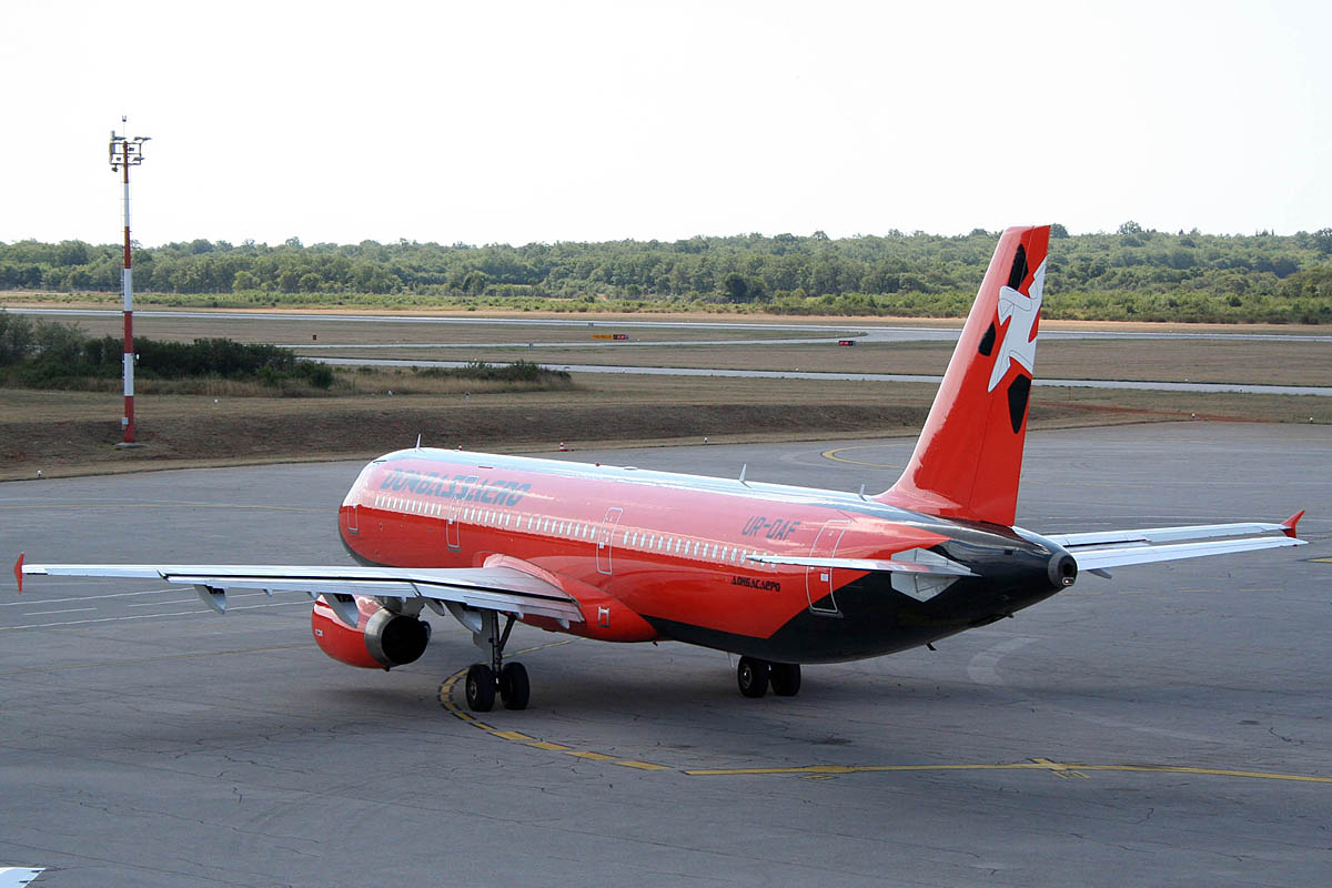 A321-231 Donbassaero UR-DAF Pula (LDPL/PUY) July_14_2012