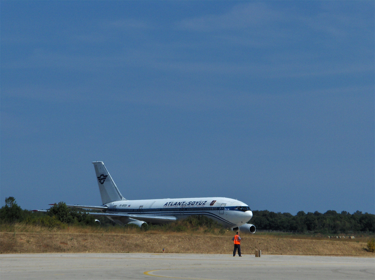 Ilyushin Il-86 Atlant-Soyuz Airlines RA-86109 Pula (PUY/LDPL) September_1_2007