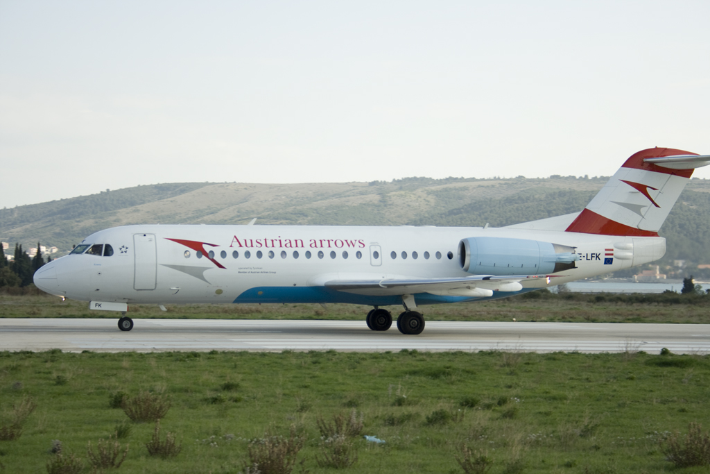 Fokker 70 (F-28-0070) Austrian Arrows (Tyrolean Airways) OE-LFK Split_Resnik March_17_2008