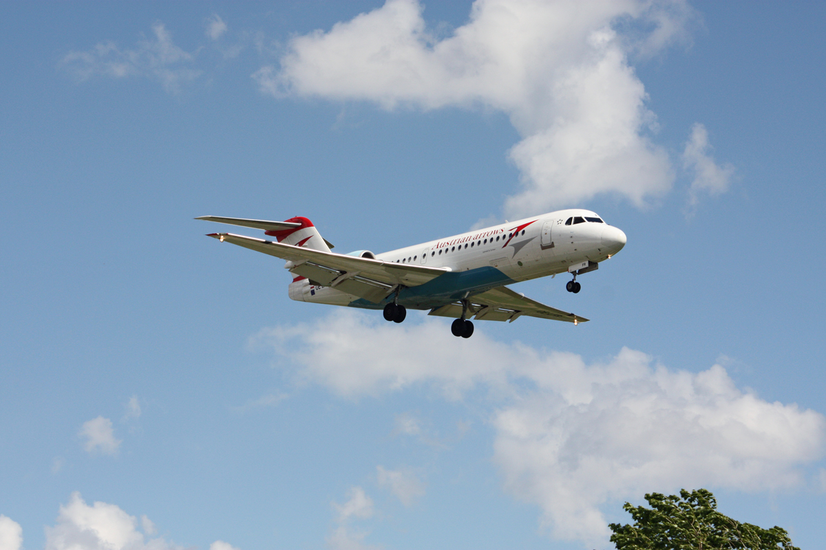 Fokker 70 (F-28-0070) Austrian Arrows (Tyrolean Airways) OE-LFR Zagreb_Pleso April_17_2009