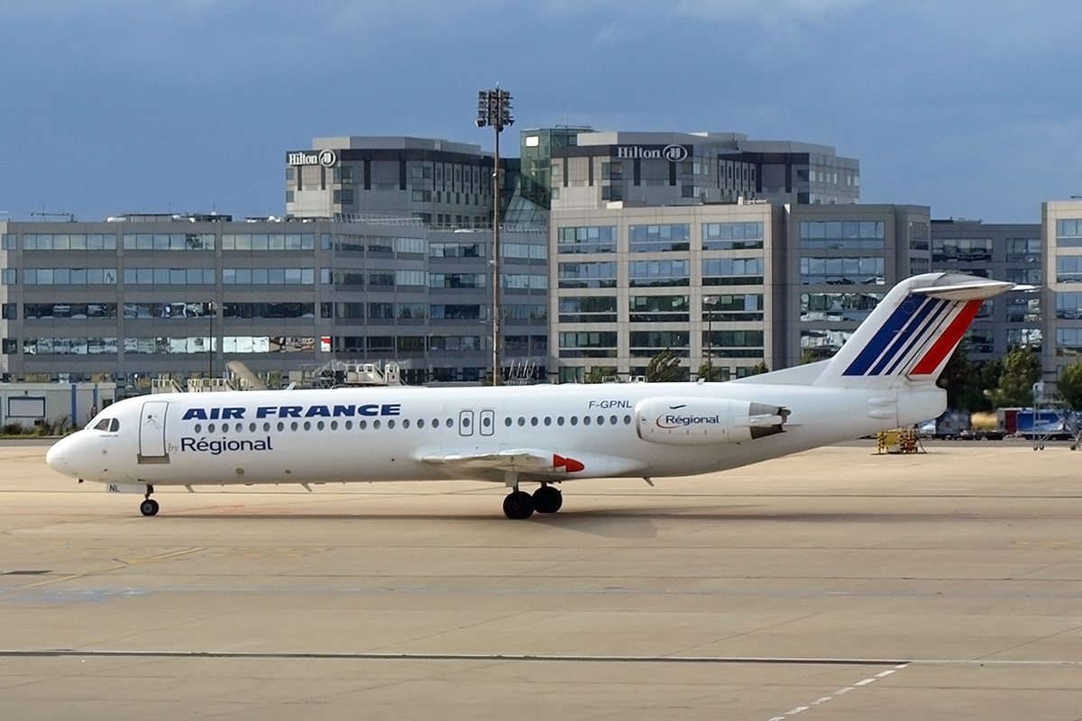 Fokker 100 (F-28-0100) Air France (Regional Airlines) F-GPNL Paris_Charles_de_Gaulle June_25_2007