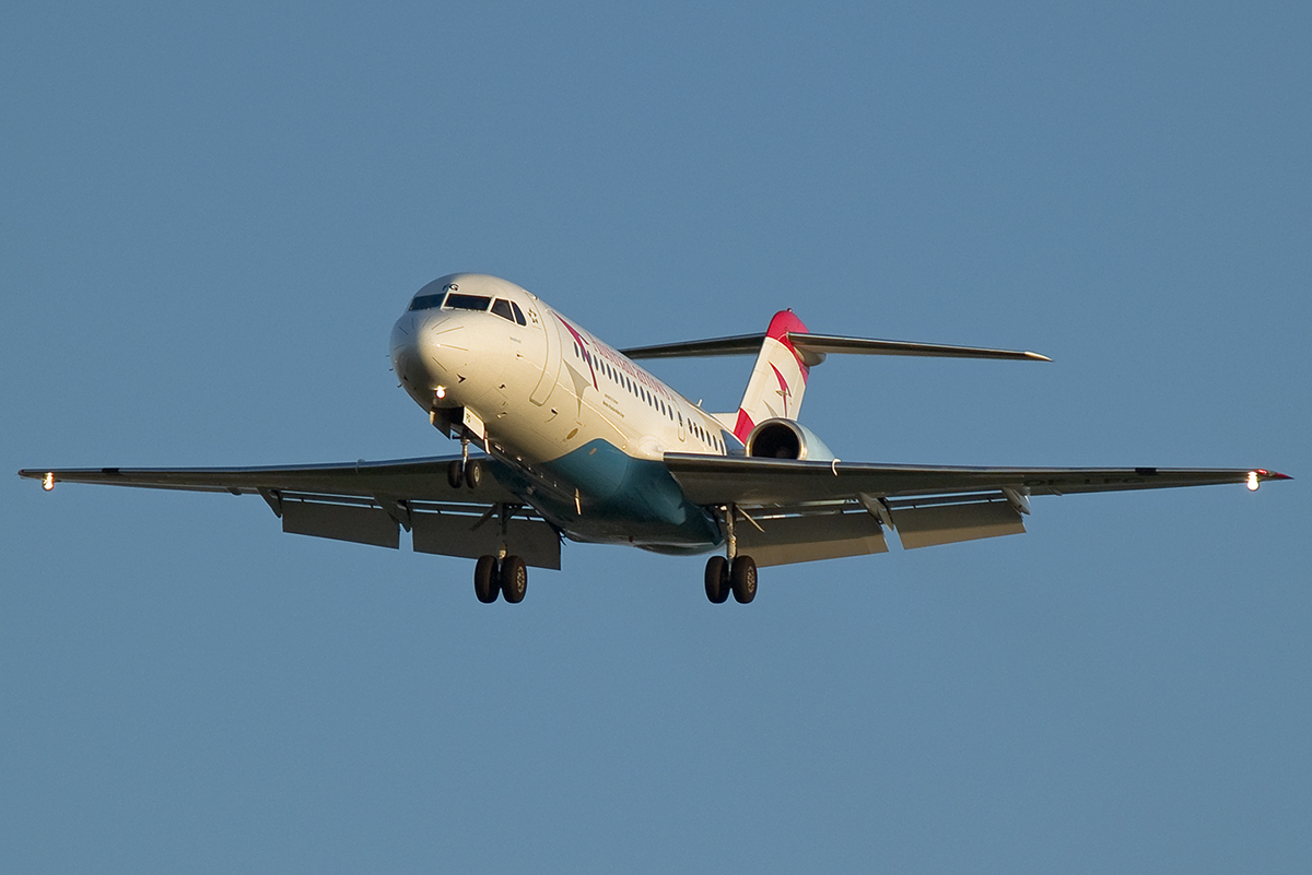 Fokker 70 (F-28-0070) Austrian Arrows (Tyrolean Airways) OE-LFG Wien_Schwechat April_8_2007