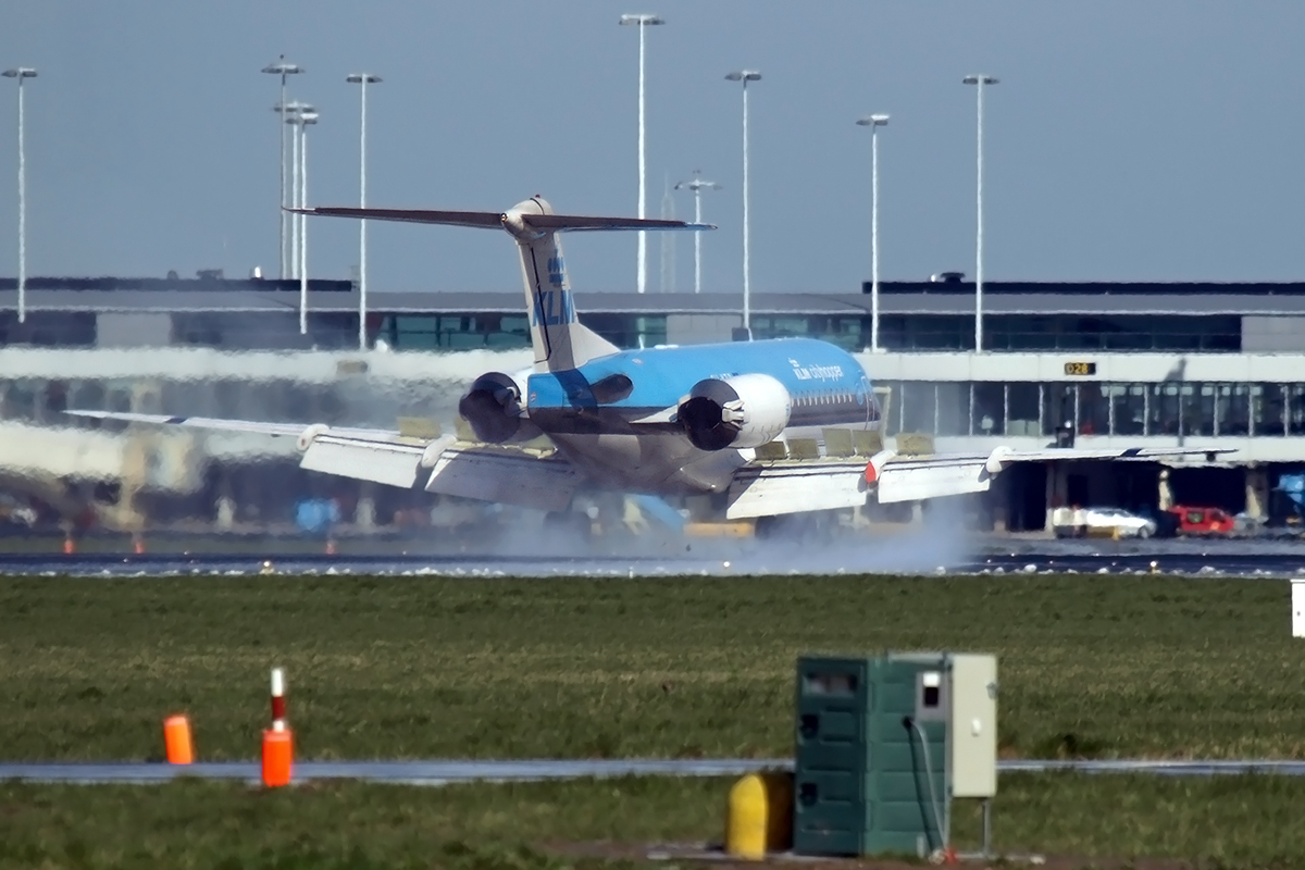 Fokker 70 (F-28-0070) KLM Cityhopper PH-KZB Amsterdam_Schiphol March_25_2008