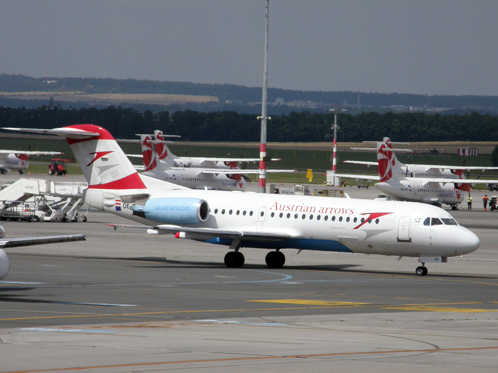 Fokker 70 (F-28-0070) Austrian Arrows (Tyrolean Airways) OE-LFH Prague_Ruzyne July_28_2010