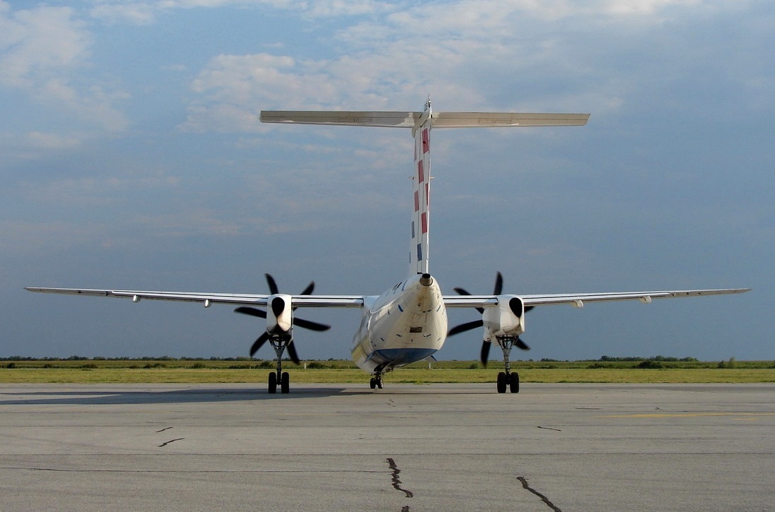 DHC-8-402Q Dash 8 Croatia Airlines 9A-CQB Osijek-Klisa (OSI/LDOS) July_18_2011.