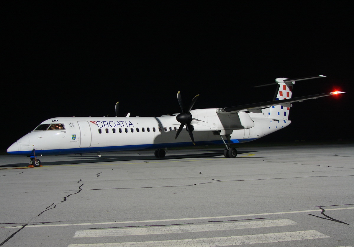 DHC-8-402Q Dash 8 Croatia Airlines 9A-CQD Osijek_Klisa October_23_2010