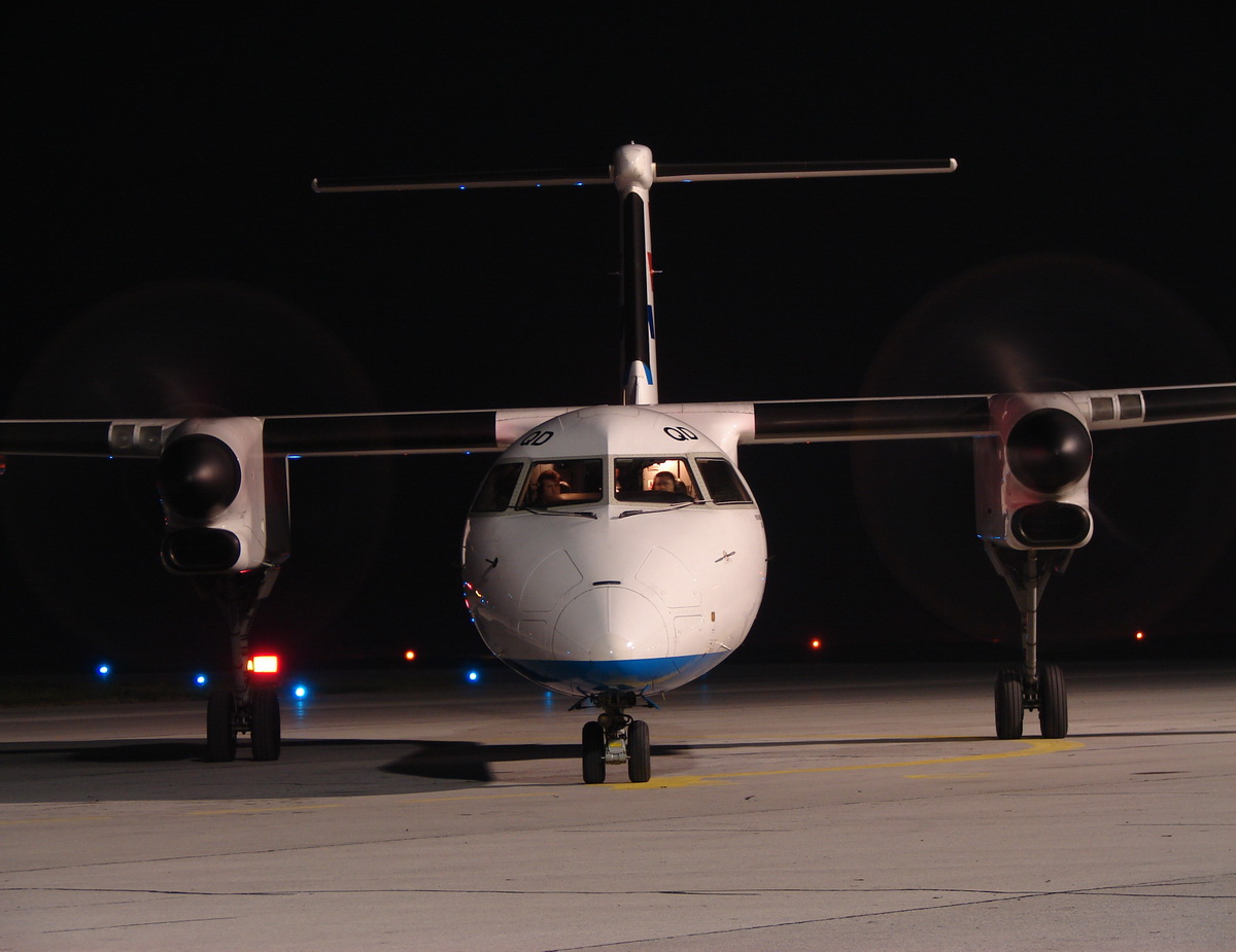 DHC-8-402Q Dash 8 Croatia Airlines 9A-CQD Osijek_Klisa October_23_2010