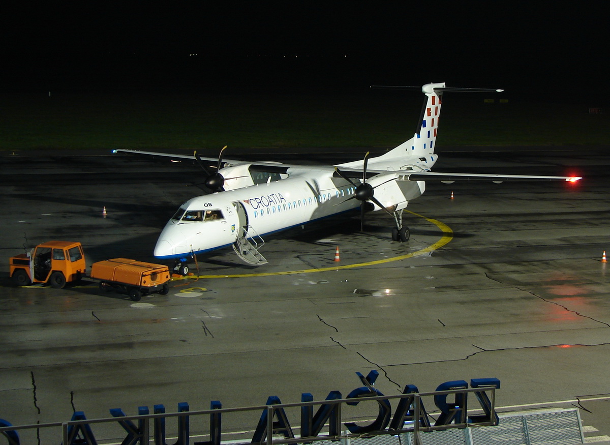 DHC-8-402Q Dash 8 Croatia Airlines 9A-CQB Osijek_Klisa October_24_2010