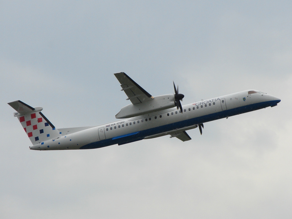 DHC-8-402Q Dash 8 Croatia Airlines 9A-CQC Osijek_Klisa (OSI/LDOS) June_30_2009