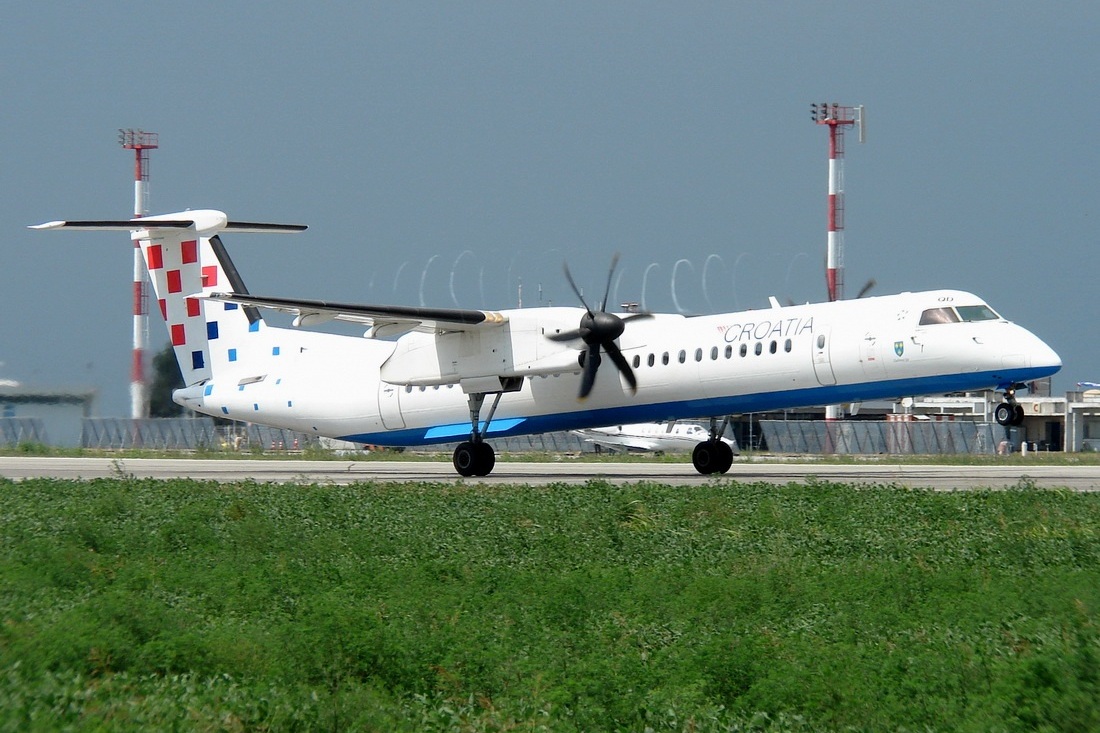 DHC-8-402Q Dash 8 Croatia Airlines 9A-CQD Osijek-Klisa (OSI/LDOS) July_24_2012.