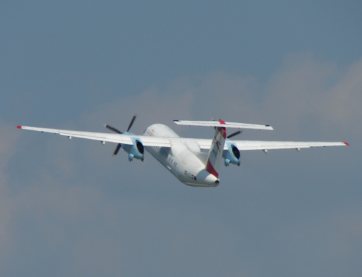 DHC-8-314Q Dash 8 Austrian Arrows OE-LTJ Zagreb_Pleso August_20_2009