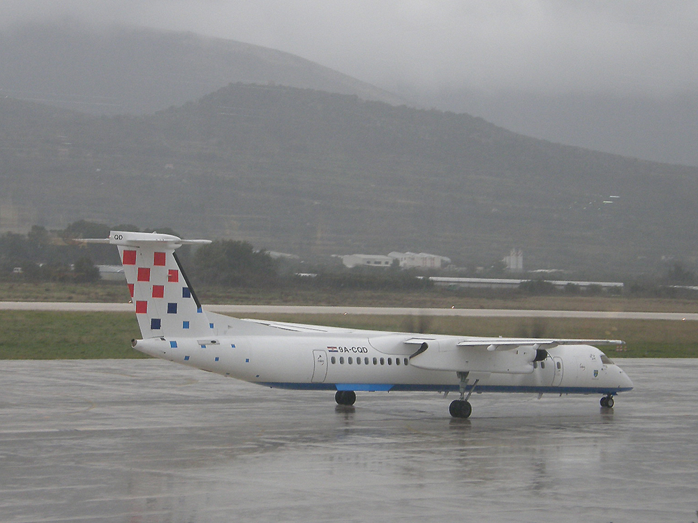 DHC-8-402Q Dash 8 Croatia Airlines 9A-CQD Split_Resnik March_11_2010