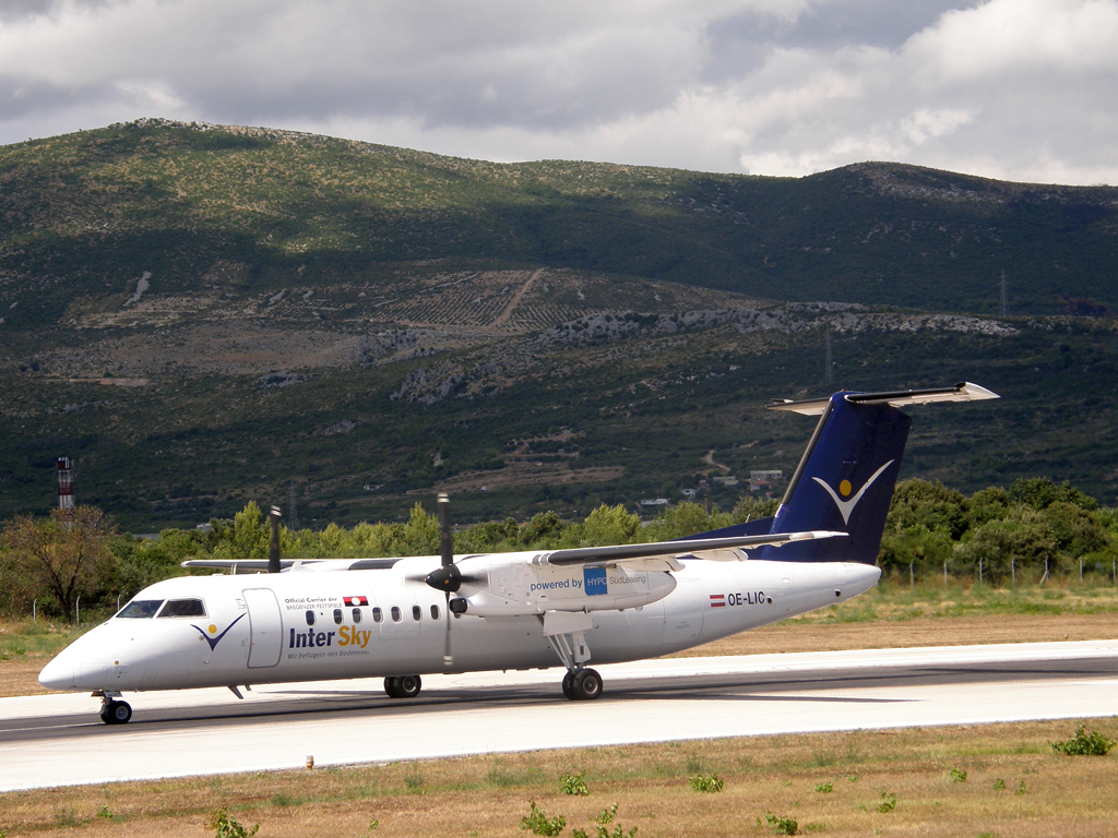 DHC-8-314Q Dash 8 InterSky OE-LIC Split_Resnik August_7_2010